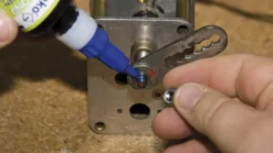 Beko Allbond Schraubensicherung, Mittelfest -Bauchemikalien Geschäft Allbond Schraubensicherung mittelfest 02